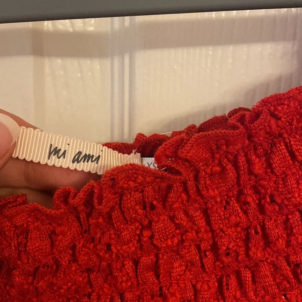 Red top - Picture 2 of 4